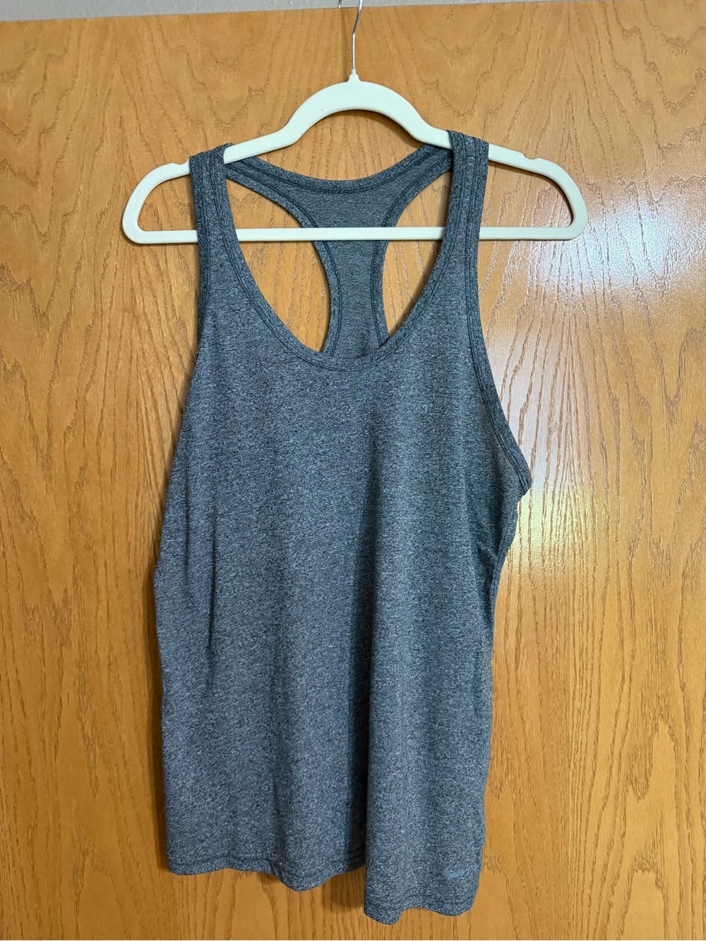 Lot of Women’s workout tops - UnderArmour, Nike, Reebok - Picture 8 of 13